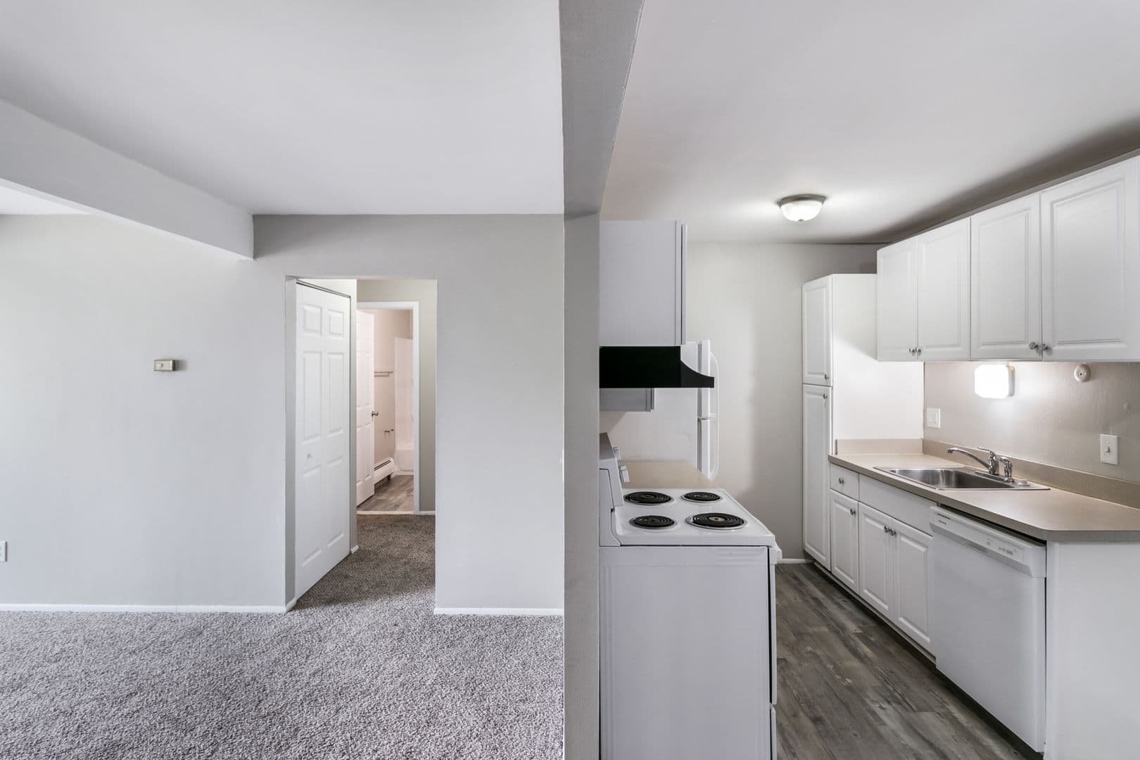 Oak Park Apartment: 21800 Coolidge