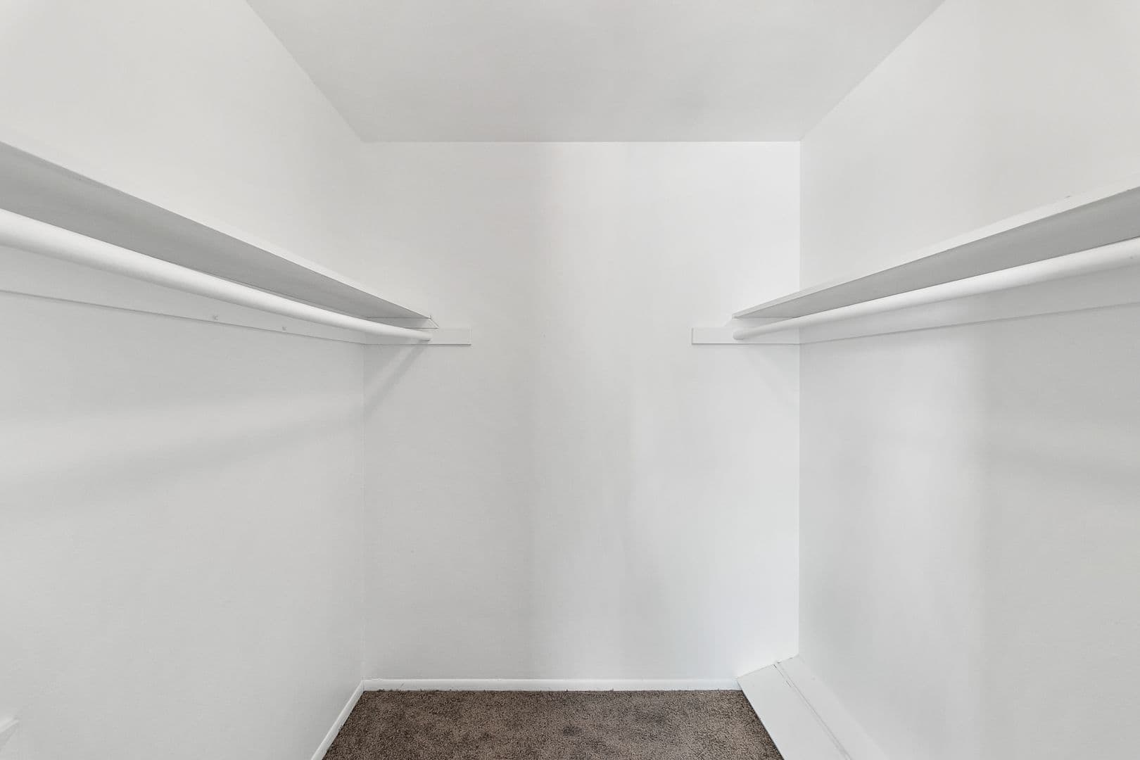 Roseville Apartment: 16840 E Eleven Mile Rd