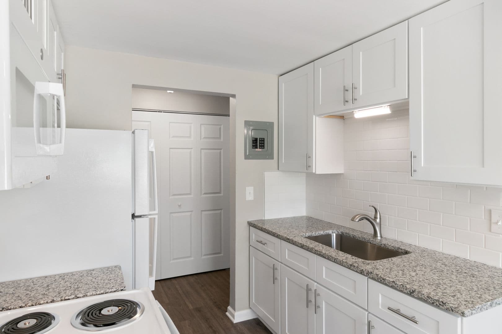 Utica Apartment: 45835 Brownell