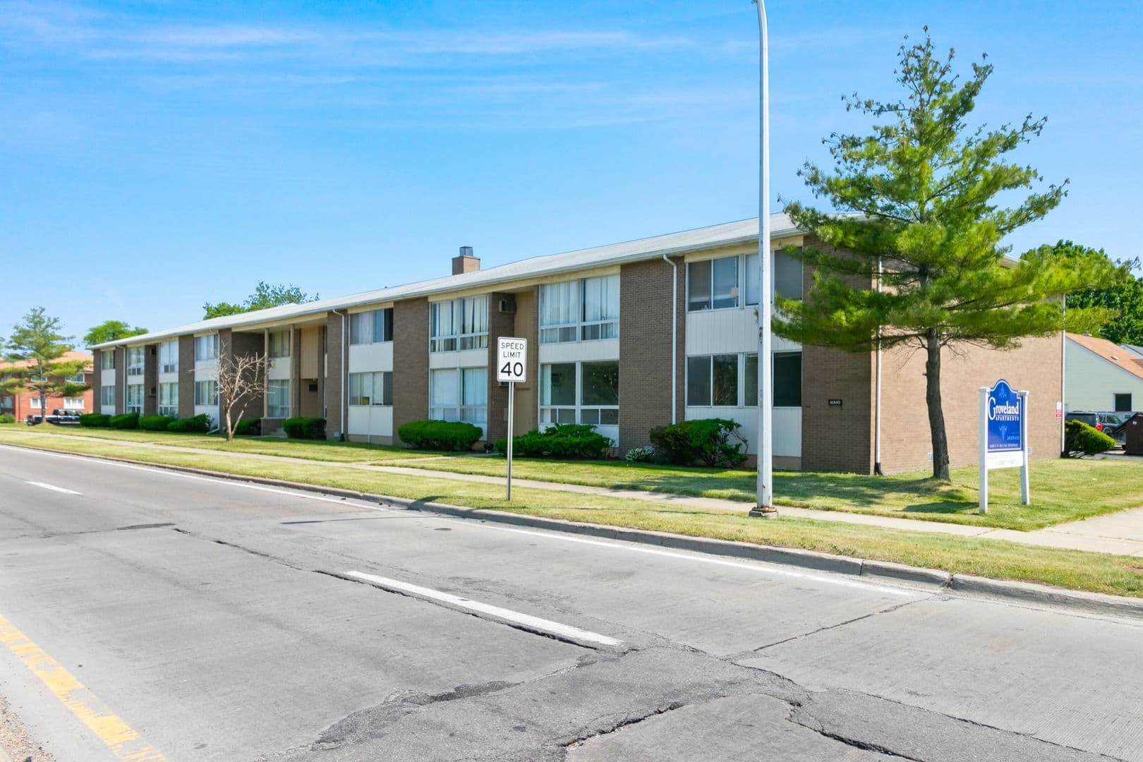 Roseville Apartment: 16840 E Eleven Mile Rd