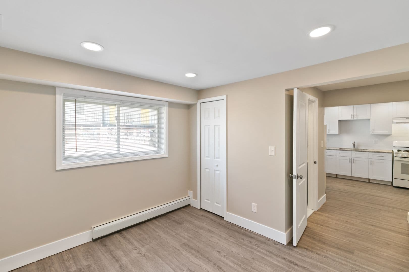 Utica Apartment: 45835 Brownell