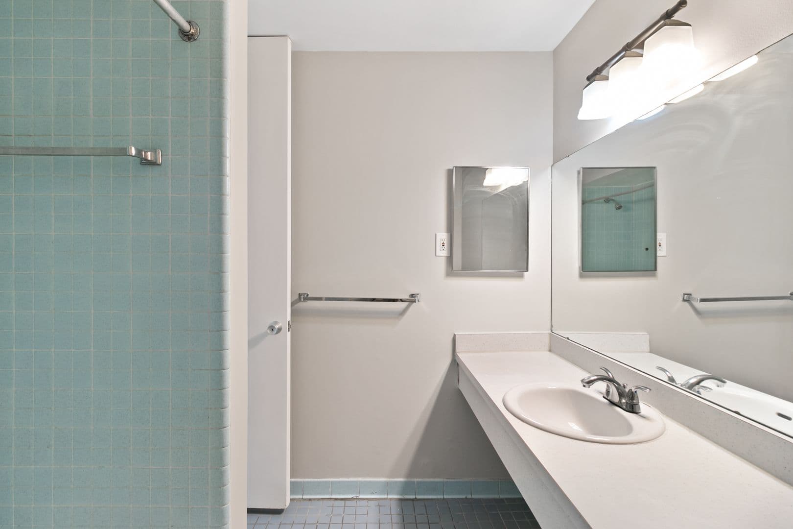 Roseville Apartment: 16840 E Eleven Mile Rd