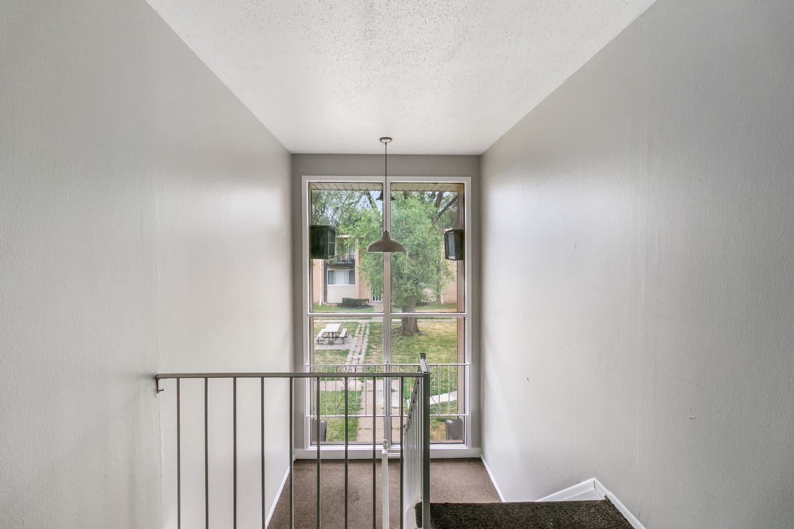 Oak Park Apartment: 21800 Coolidge