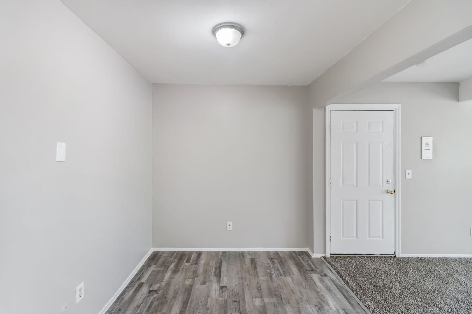 Oak Park Apartment: 21800 Coolidge
