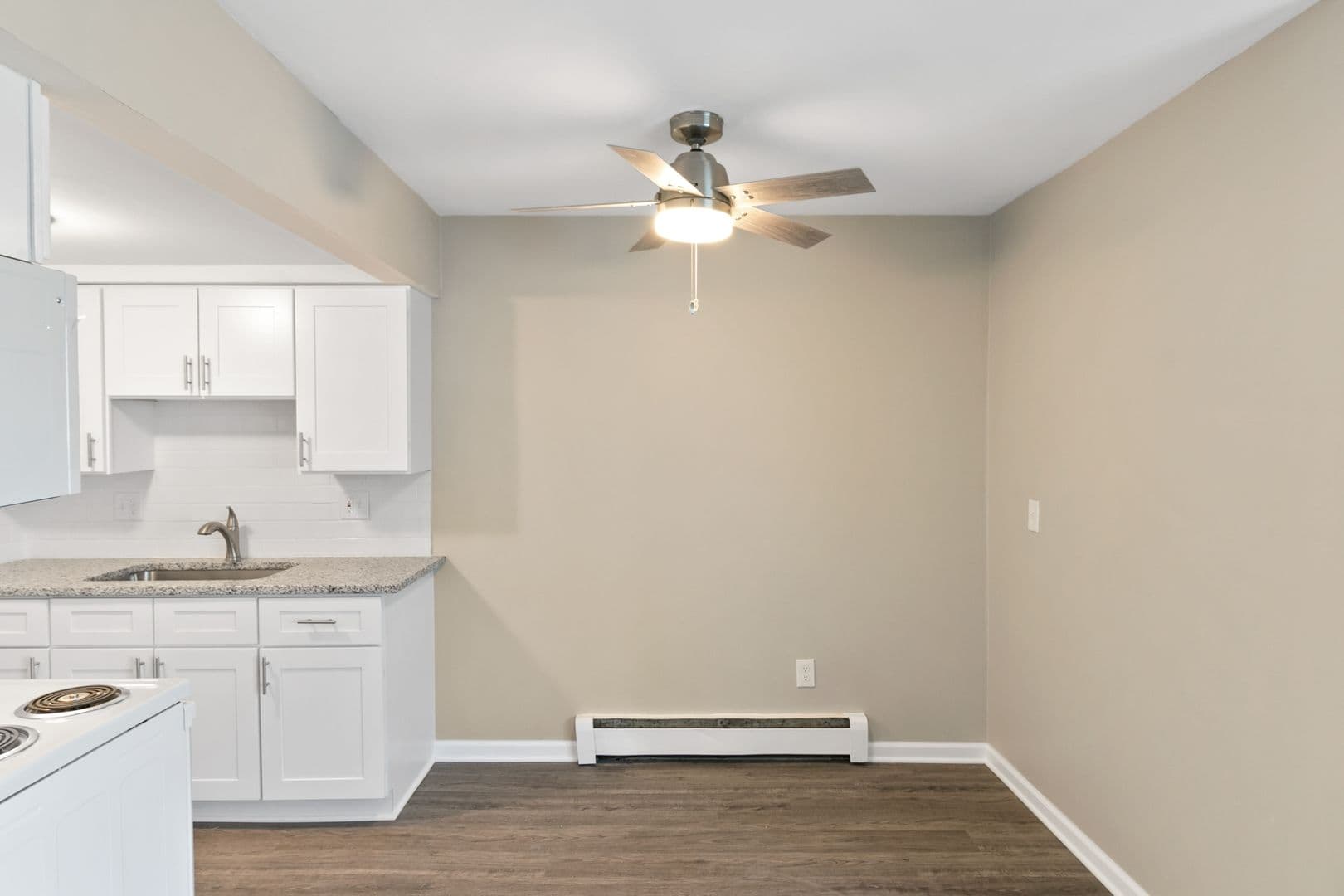 Utica Apartment: 45835 Brownell