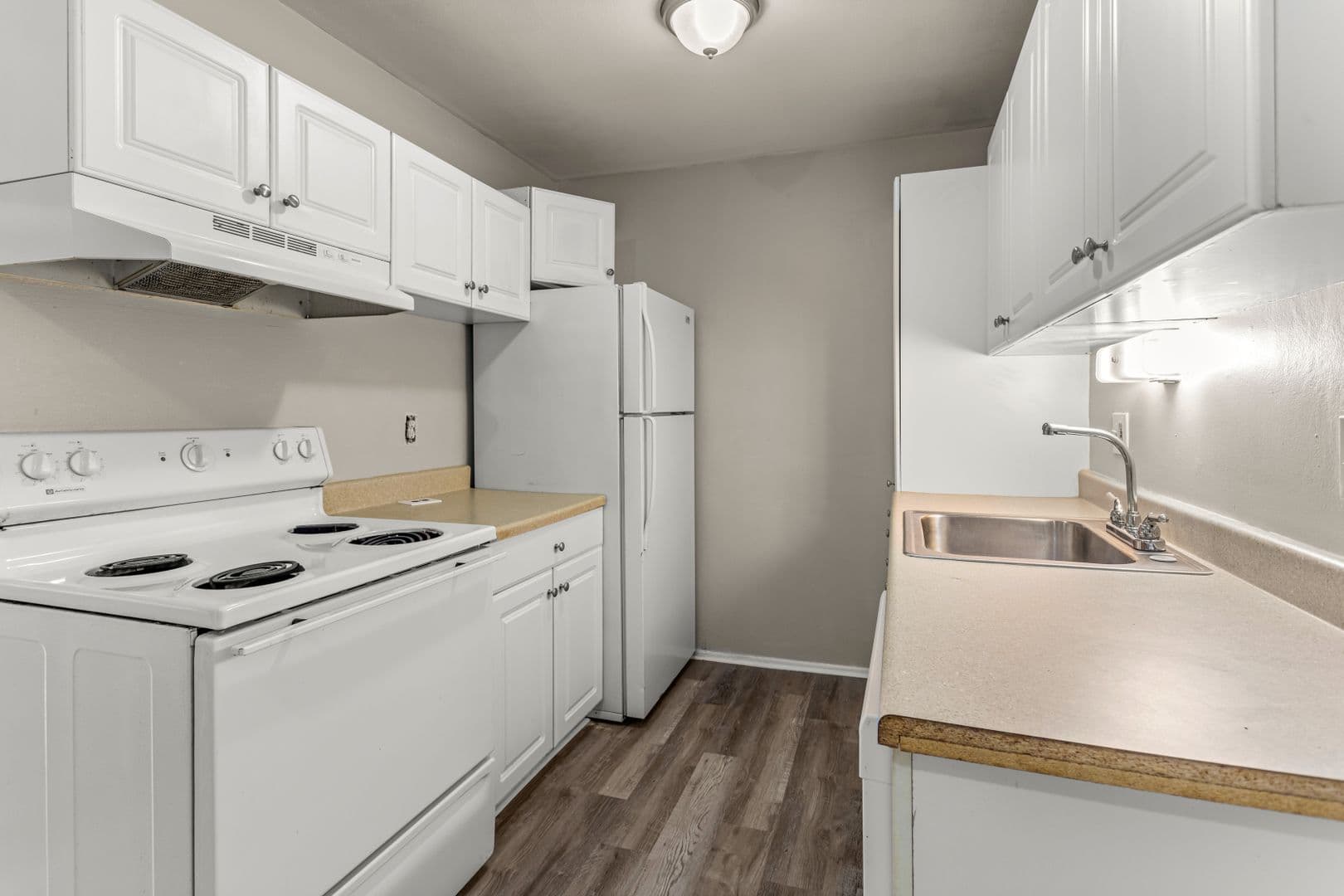 Oak Park Apartment: 21800 Coolidge
