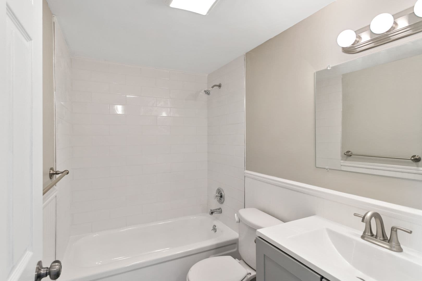 Utica Apartment: 45835 Brownell