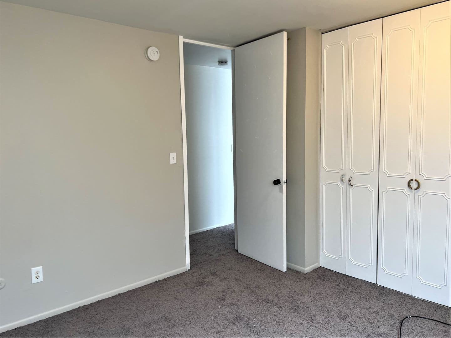 Roseville Apartment: 16840 E Eleven Mile Rd