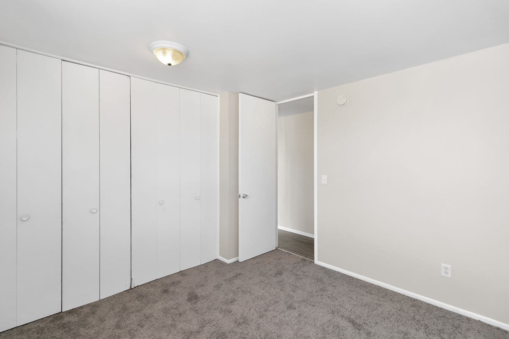 Roseville Apartment: 16840 E Eleven Mile Rd