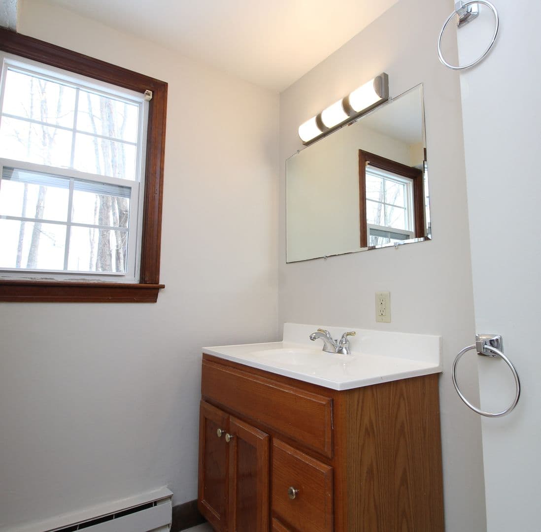 Scarborough Apartment: 30 Winnocks Neck Rd