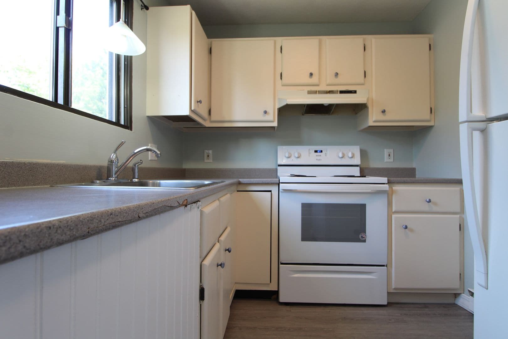 Gray Apartment: 29 Center Road