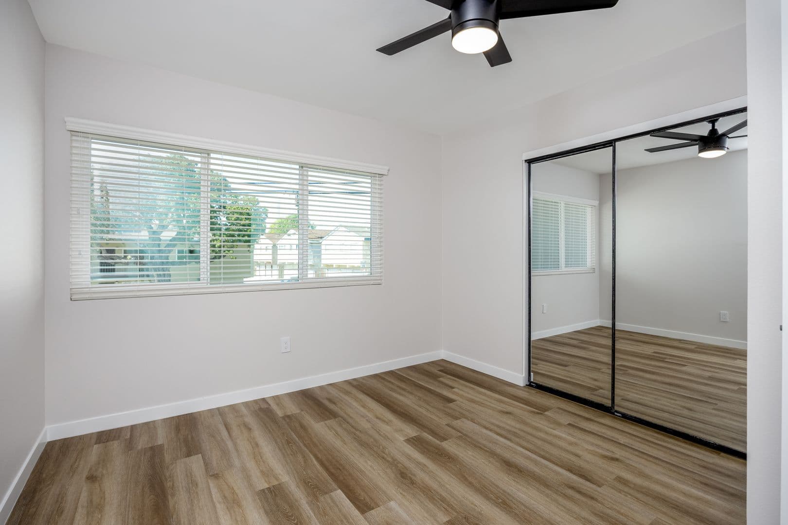 Redondo Beach Apartment: 1321 Amethyst Street