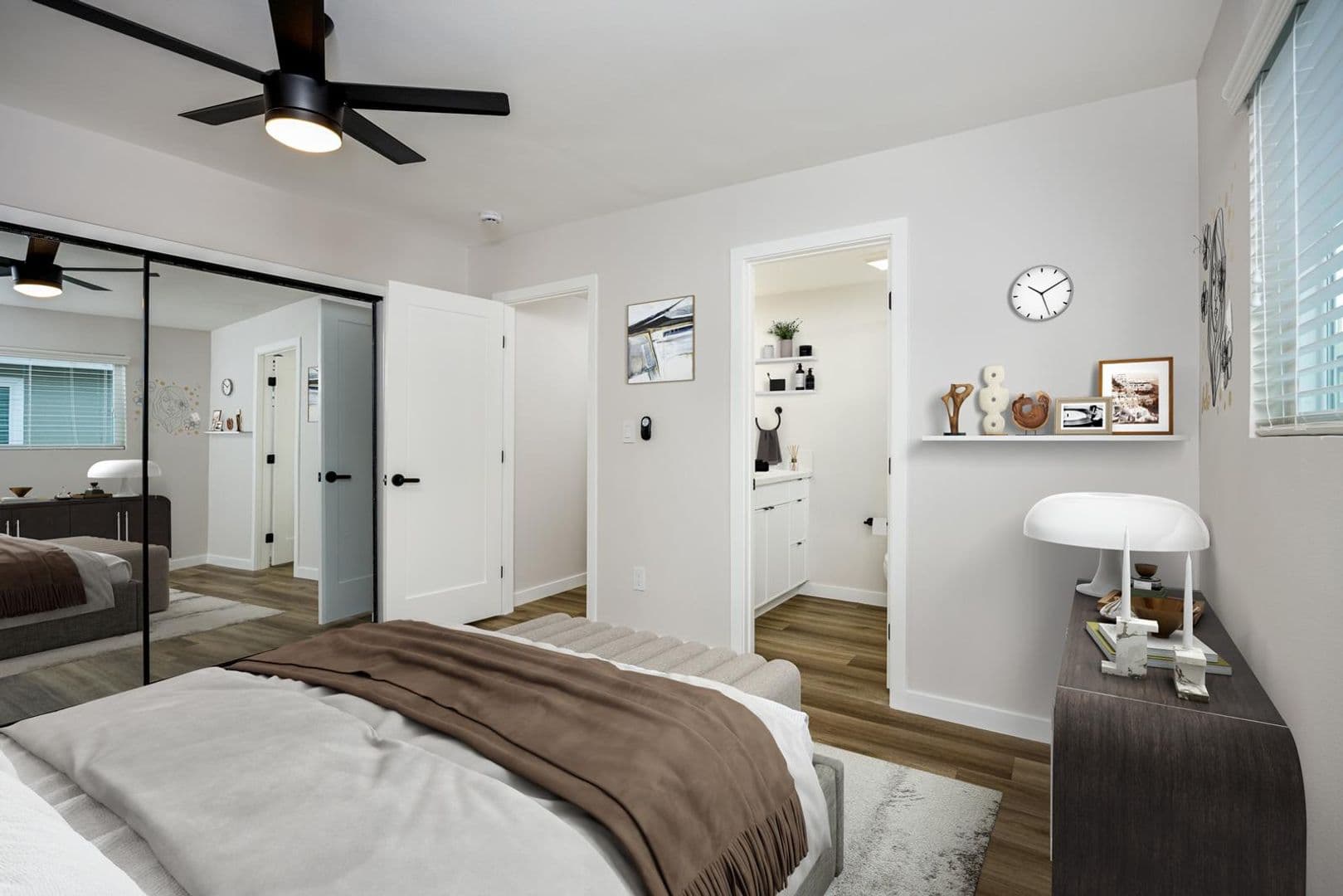 Redondo Beach Apartment: 1305 Amethyst Street