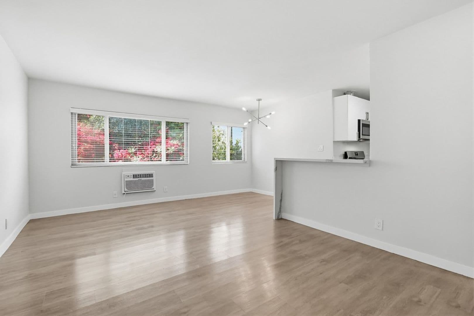 Sherman Oaks Apartment: 4957 Kester Avenue