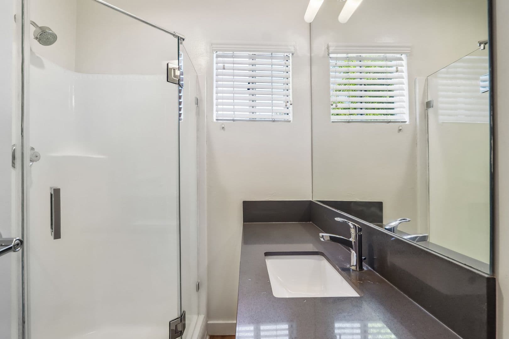 Los Angeles Apartment: 810 Crenshaw Blvd