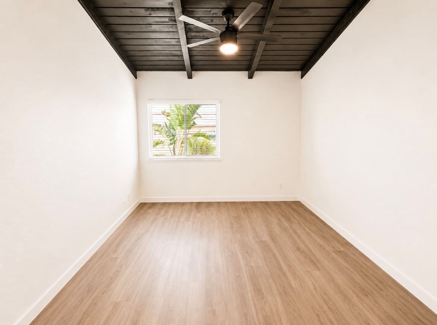 Anaheim Apartment: 2611 W. Baylor Circle