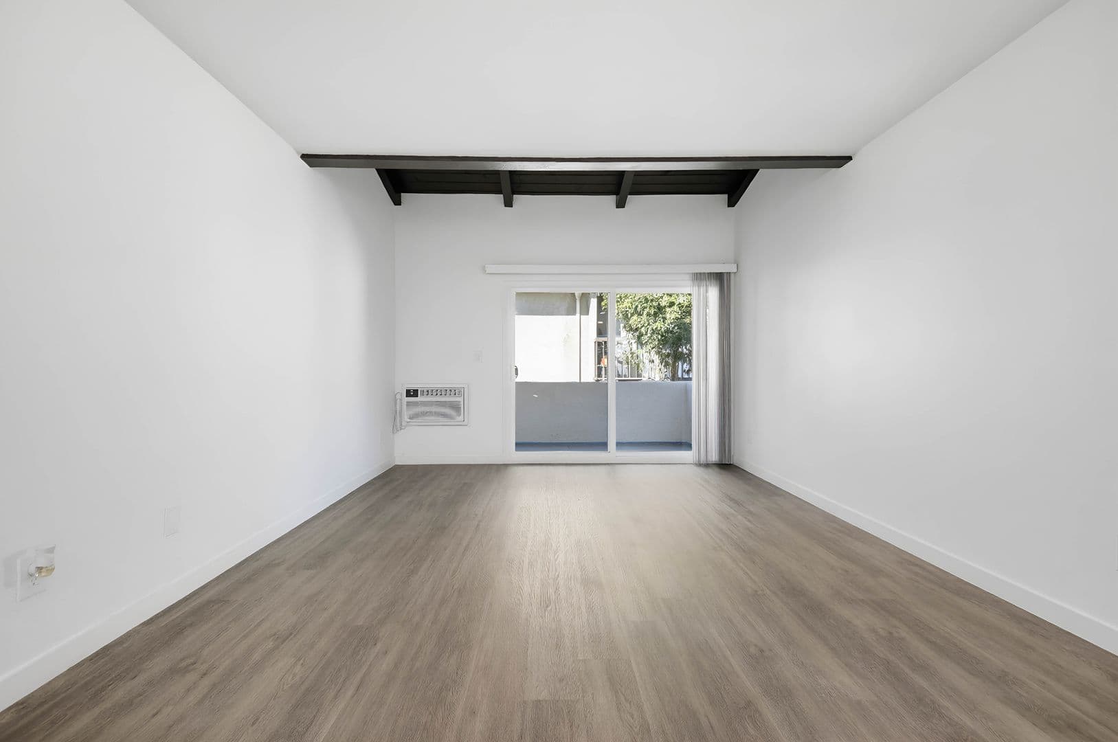 Anaheim Apartment: 2611 W. Baylor Circle