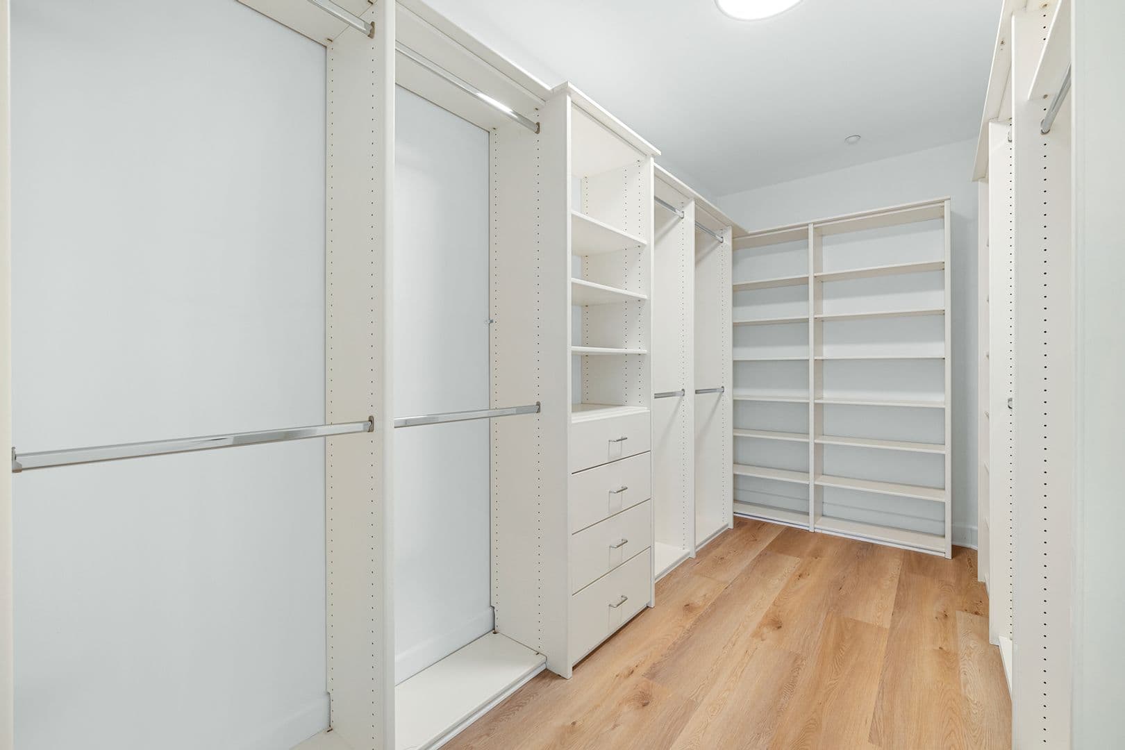West Hollywood Apartment: 8833 Cynthia Street