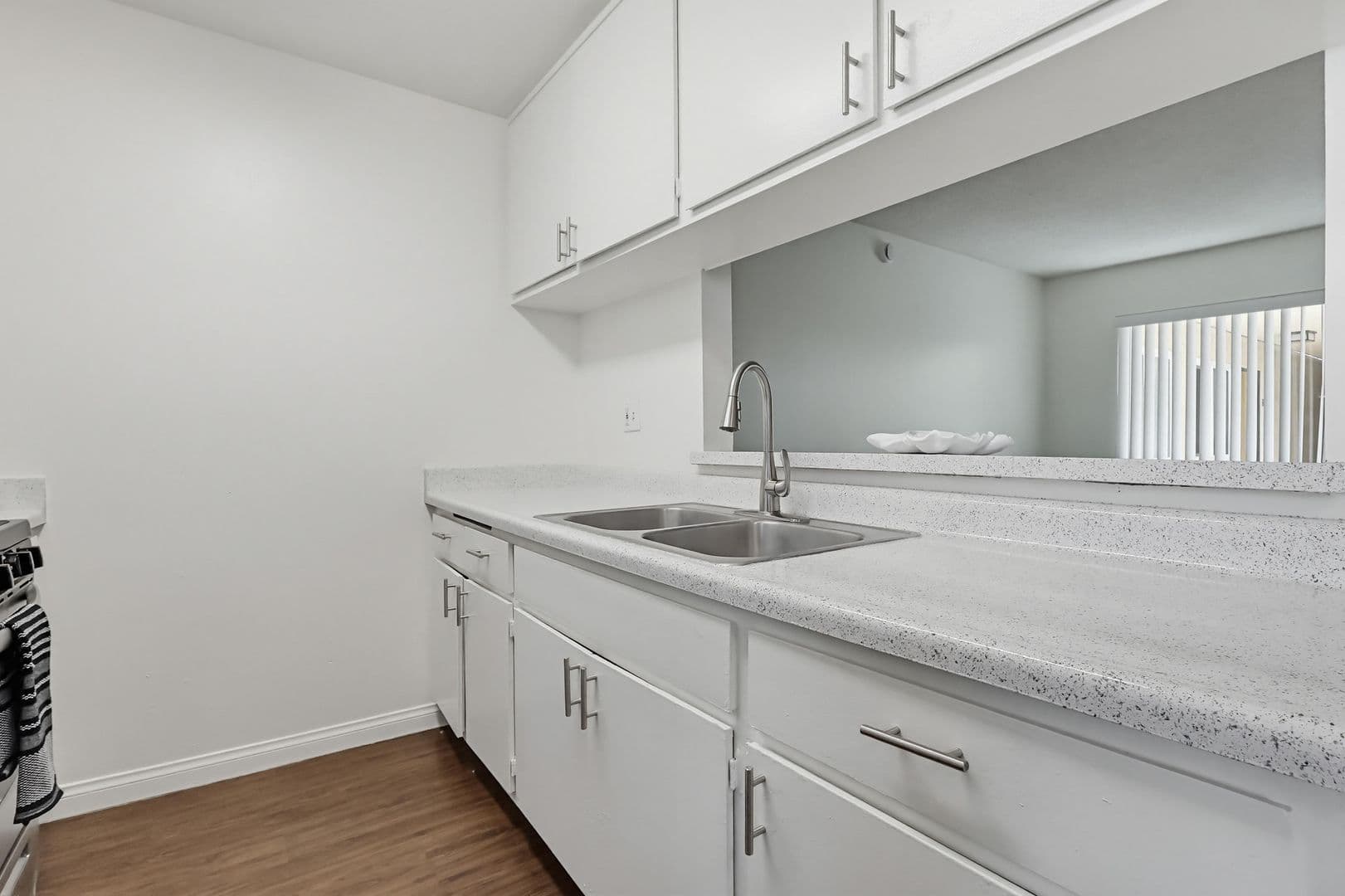 Hawthorne Apartment: 4829 W. 120th Street