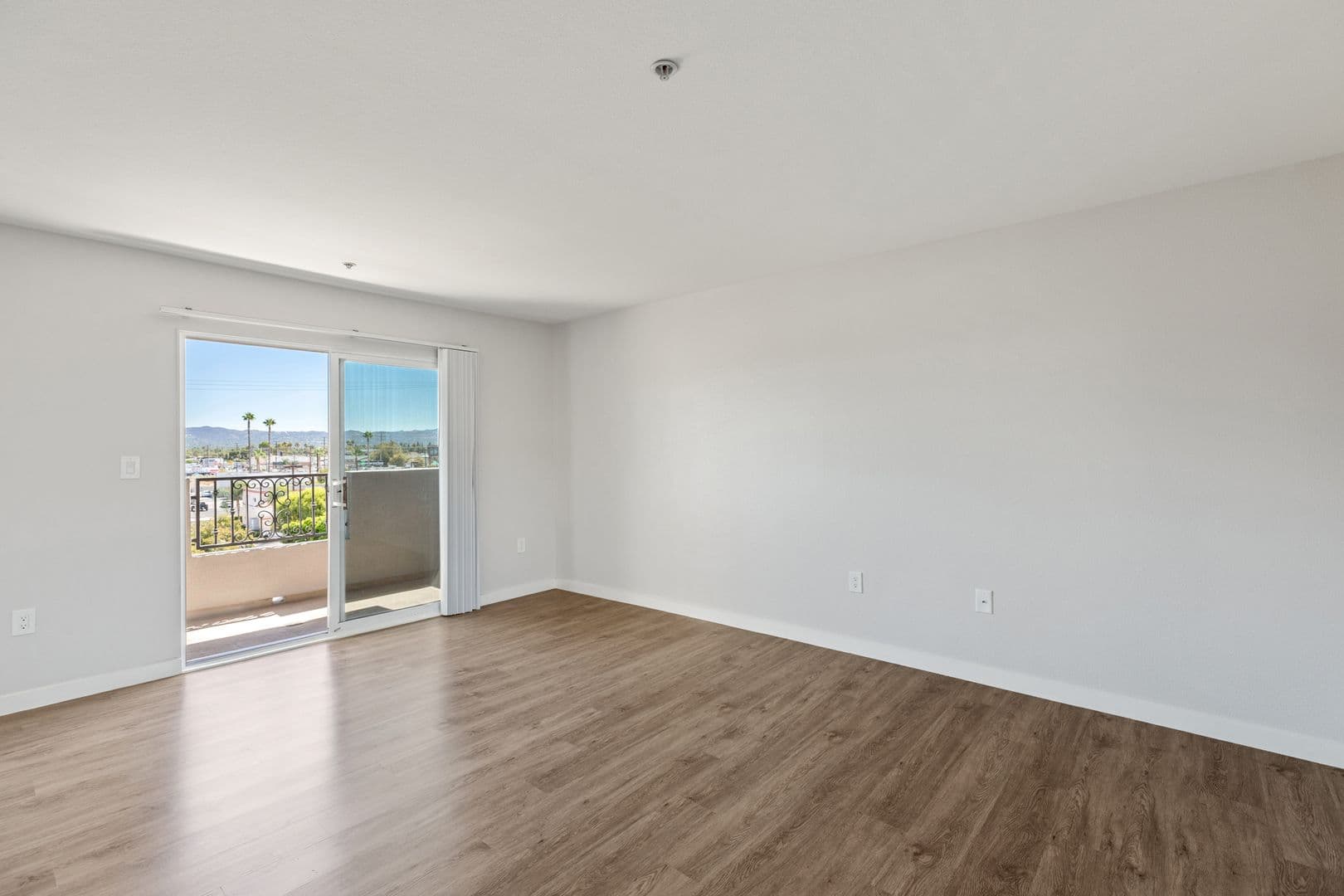 Northridge Apartment: 18425 Malden Street