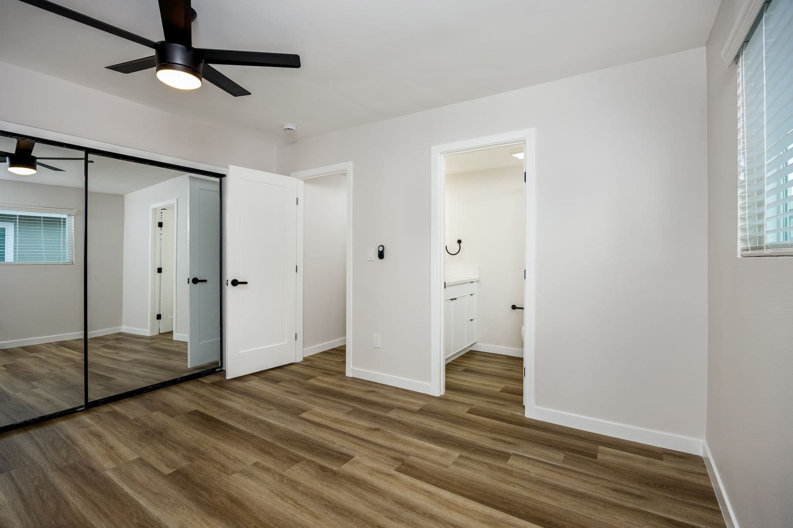 Redondo Beach Apartment: 1305 Amethyst Street