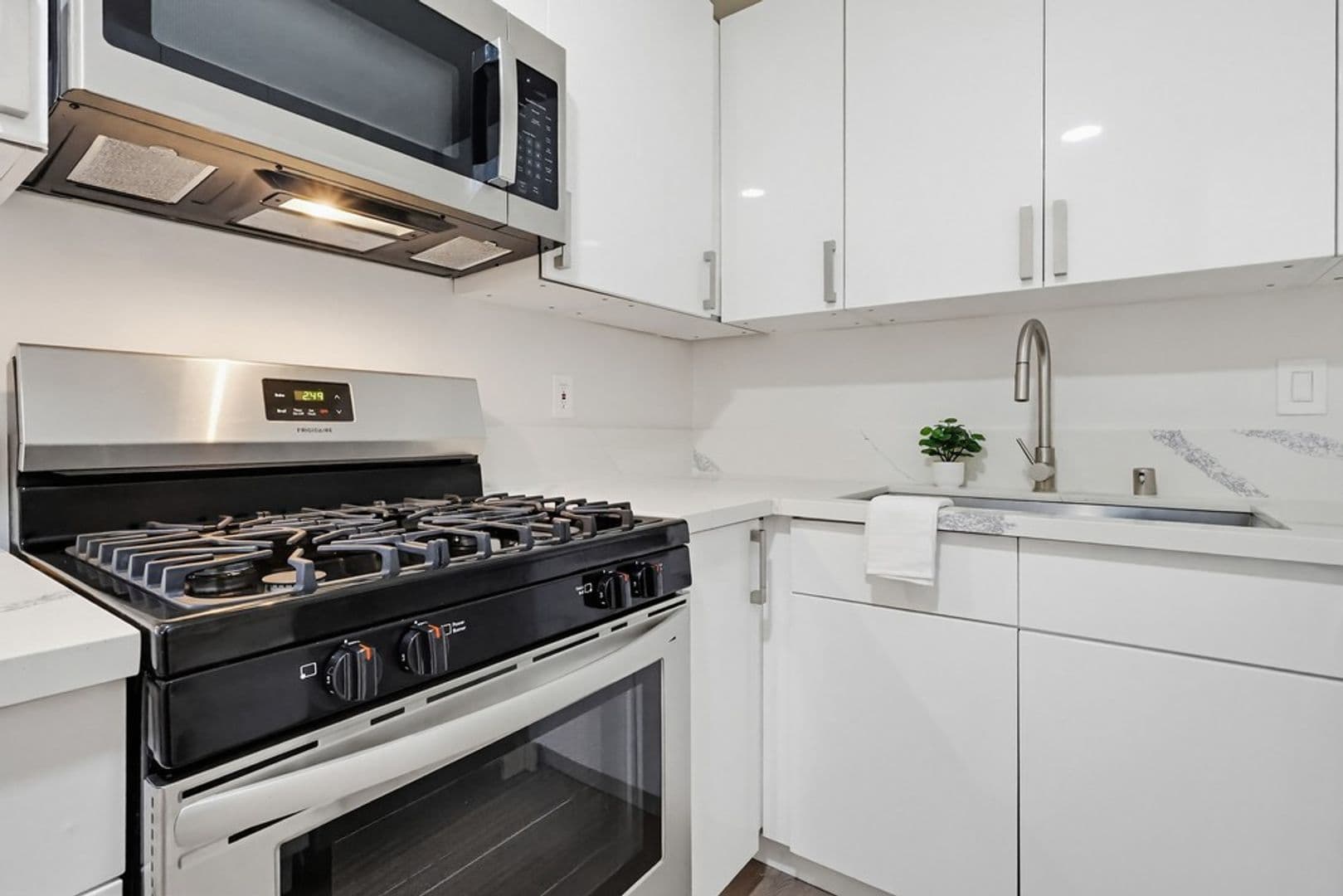 Sherman Oaks Apartment: 4957 Kester Avenue