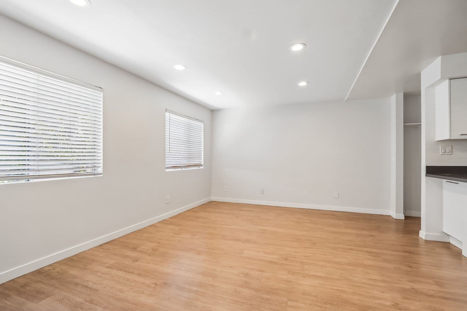 Los Angeles Apartment: 810 Crenshaw Blvd