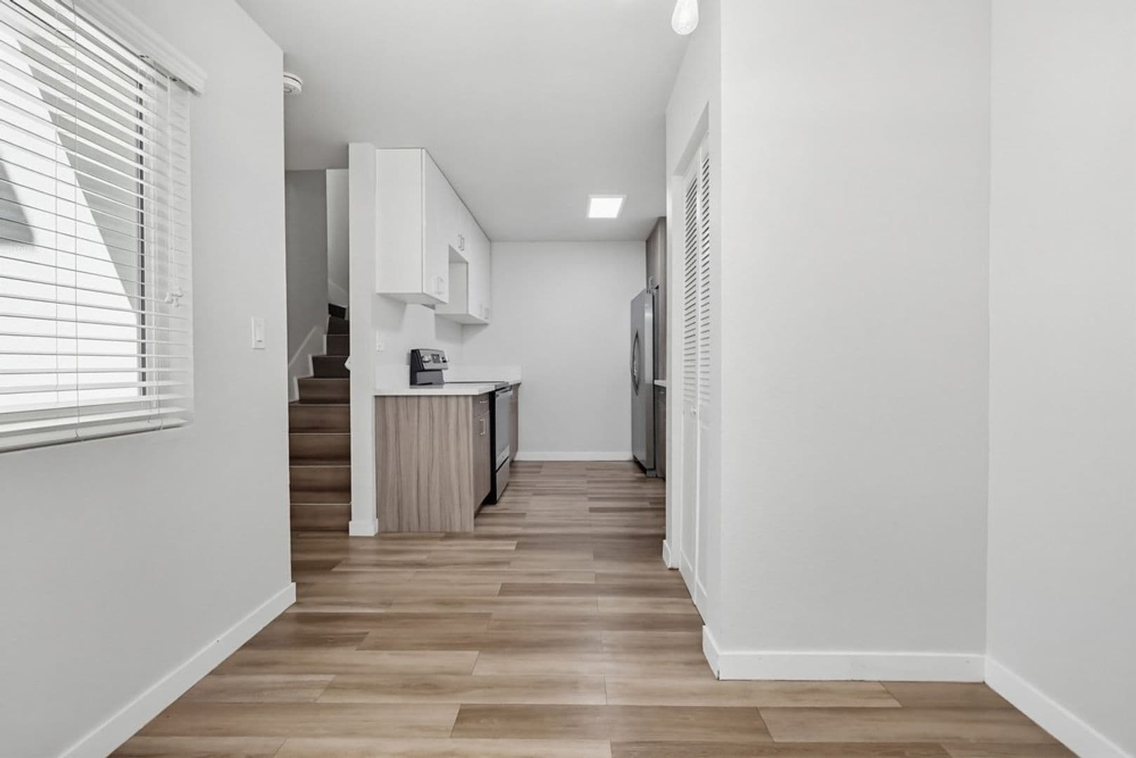 Lomita Apartment: 25829 Viana Avenue
