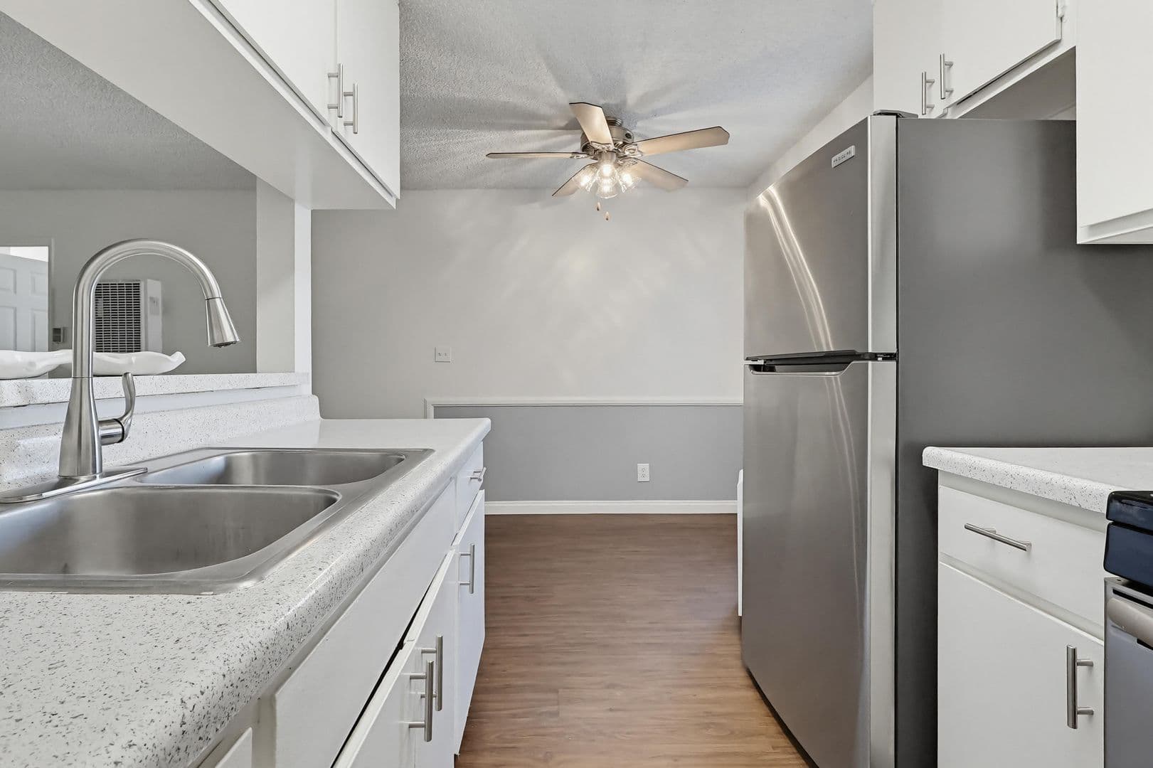 Hawthorne Apartment: 4829 W. 120th Street
