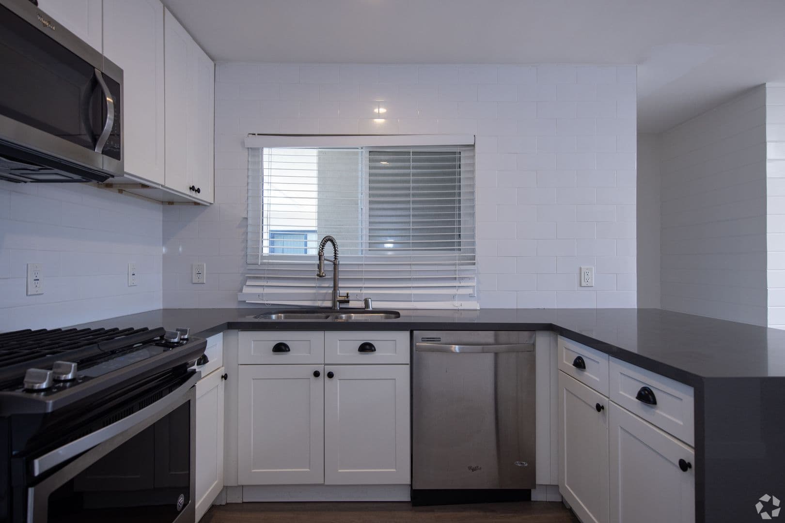 Los Angeles Apartment: 354-356 4th Avenue