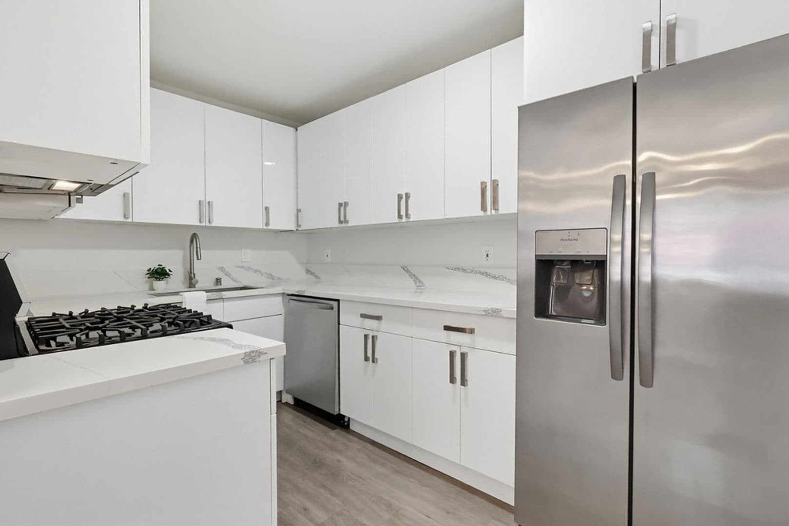Sherman Oaks Apartment: 4957 Kester Avenue