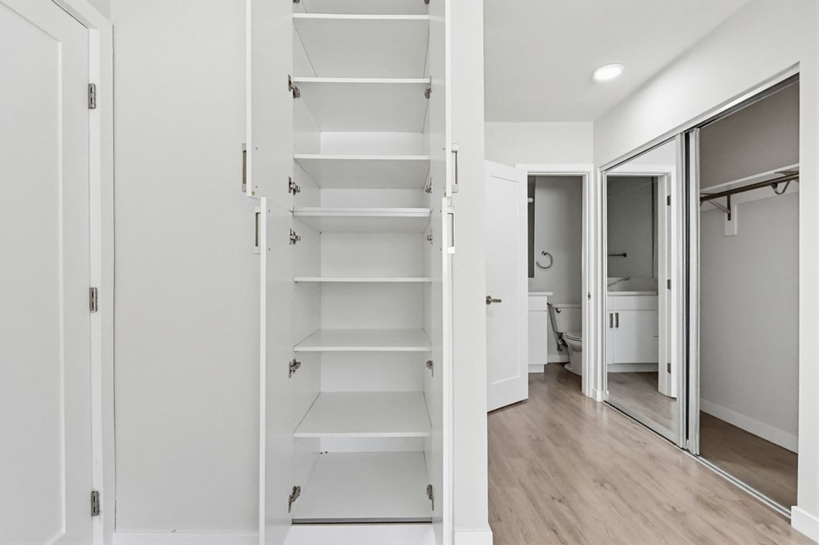 Sherman Oaks Apartment: 4957 Kester Avenue