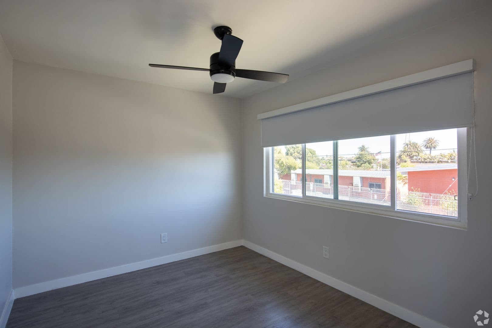 Los Angeles Apartment: 354-356 4th Avenue