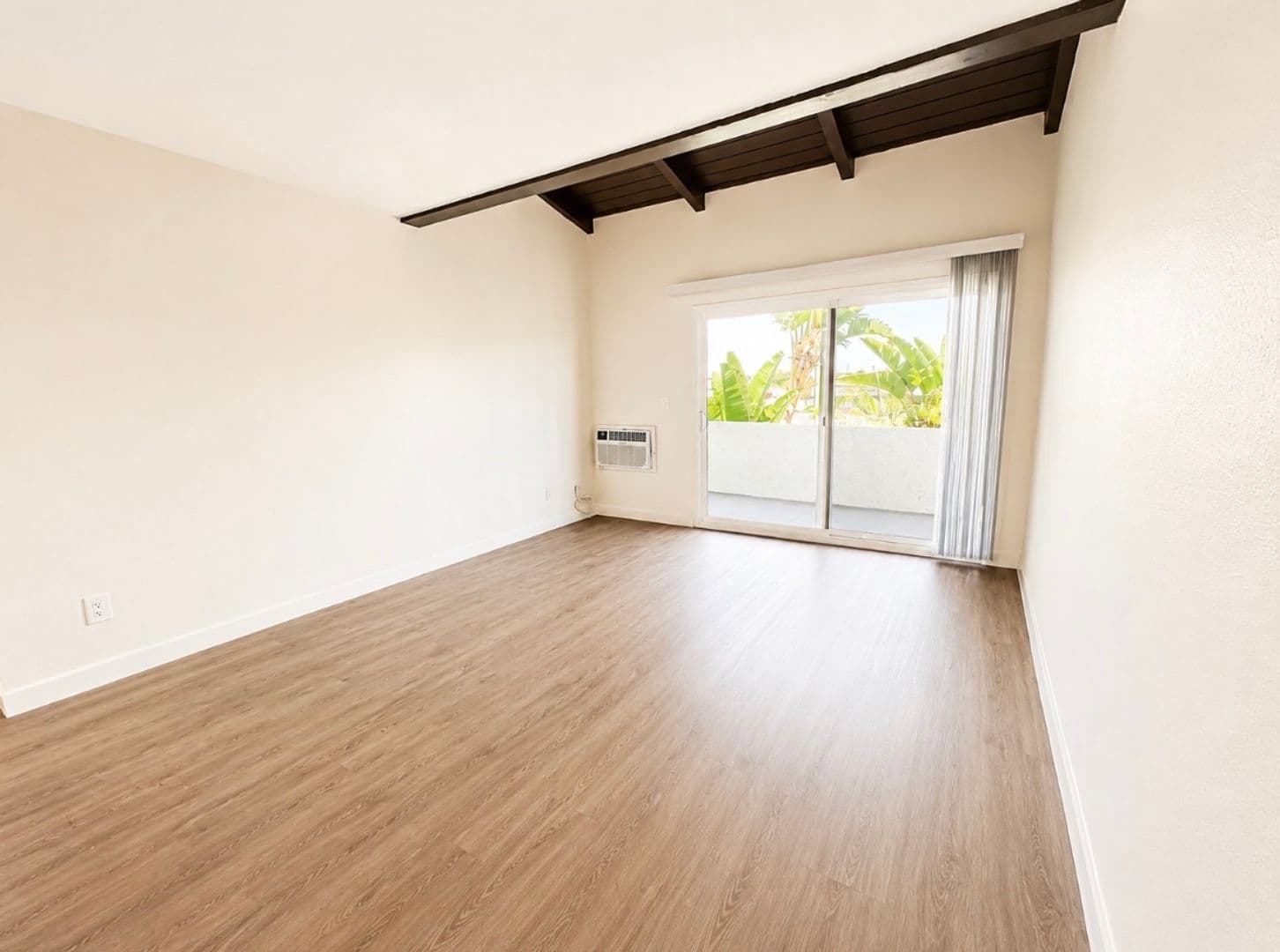 Anaheim Apartment: 2611 W. Baylor Circle