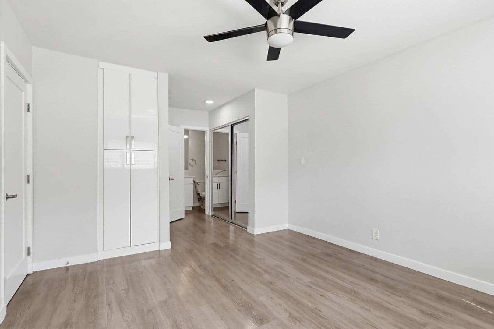 Sherman Oaks Apartment: 4957 Kester Avenue