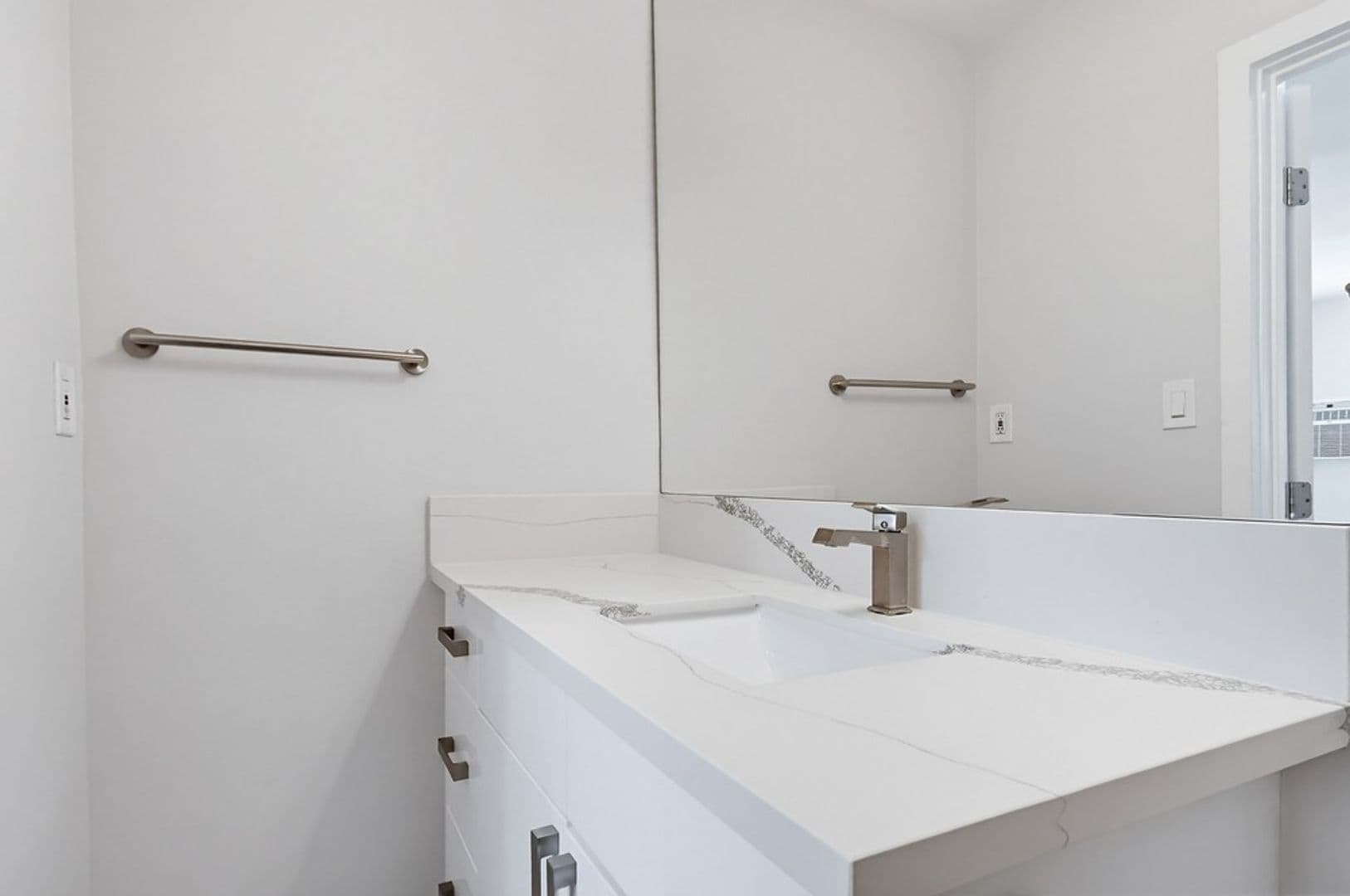 Sherman Oaks Apartment: 4957 Kester Avenue