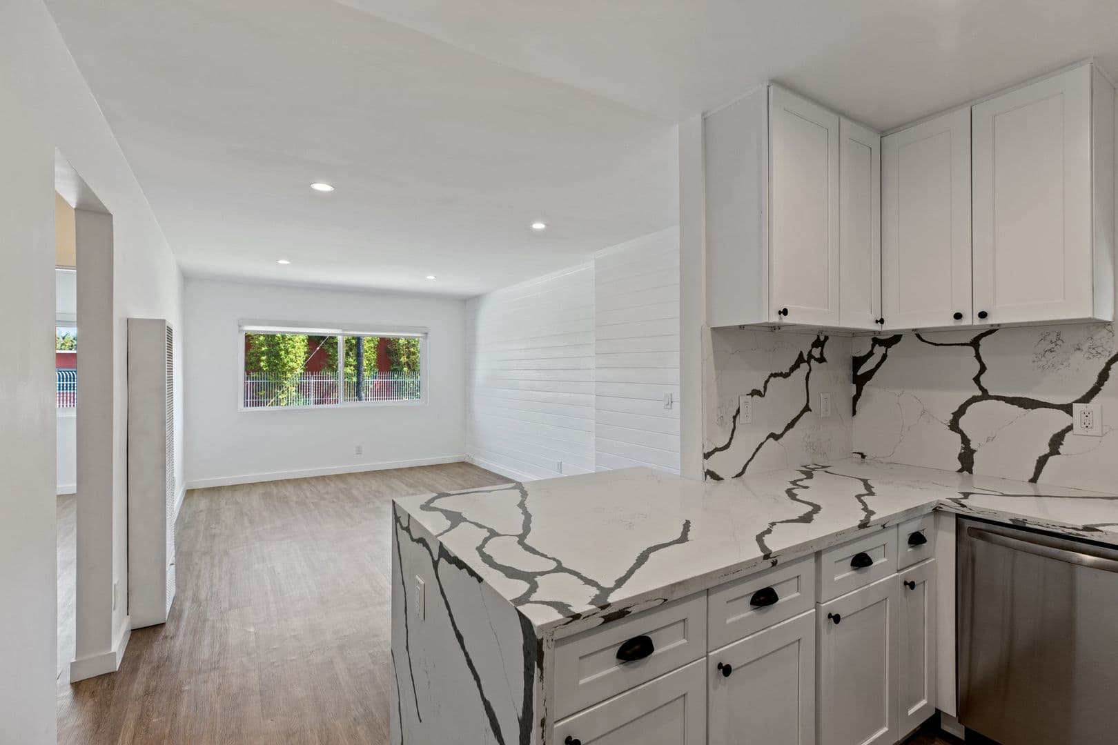 Los Angeles Apartment: 354-356 4th Avenue