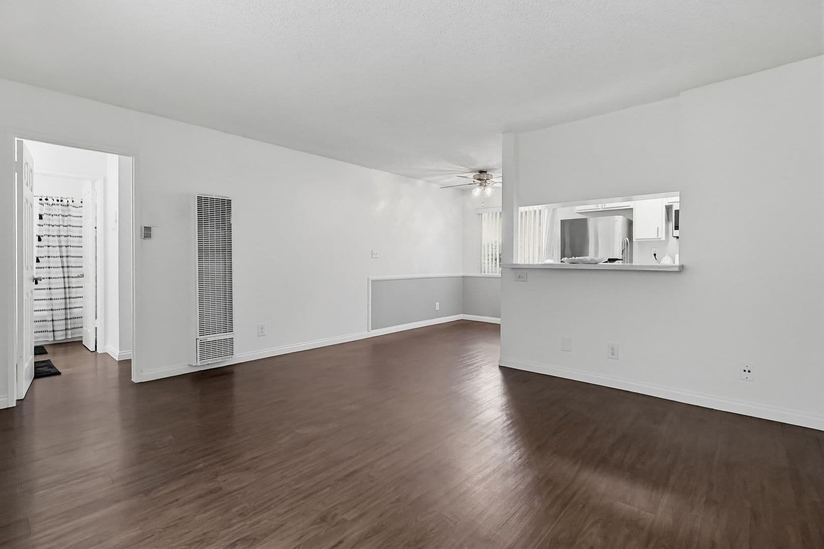 Hawthorne Apartment: 4829 W. 120th Street