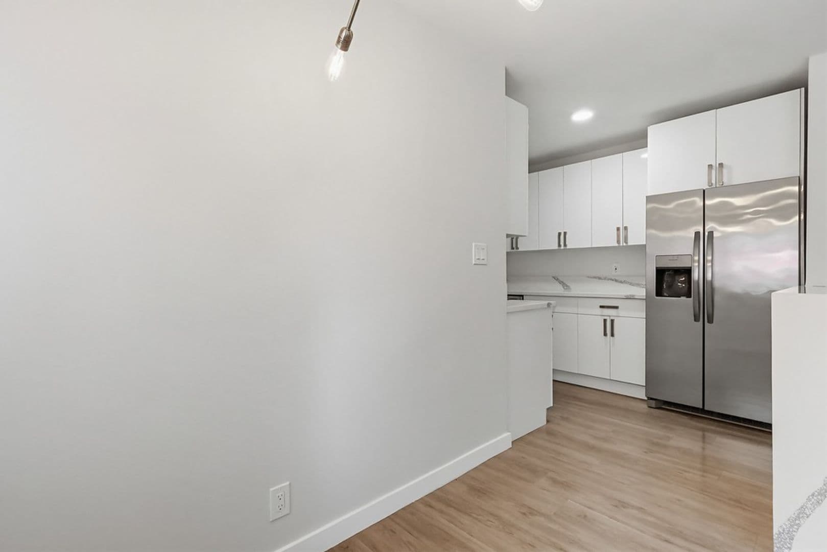 Sherman Oaks Apartment: 4957 Kester Avenue