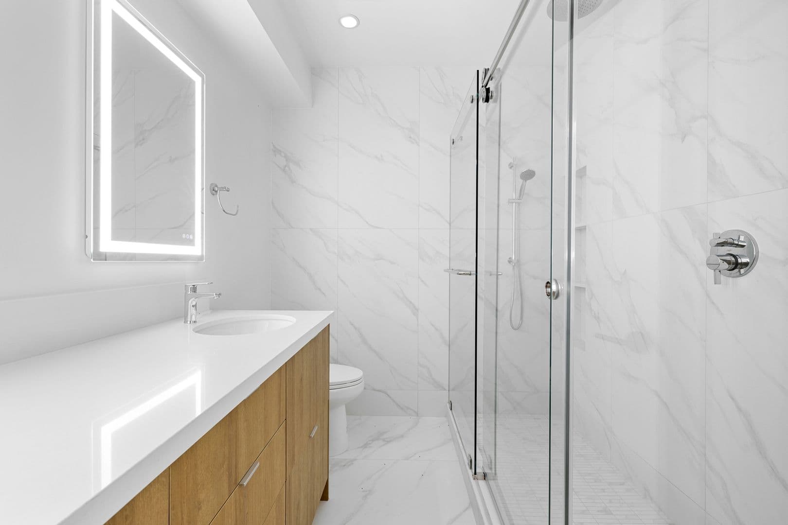 West Hollywood Apartment: 8833 Cynthia Street