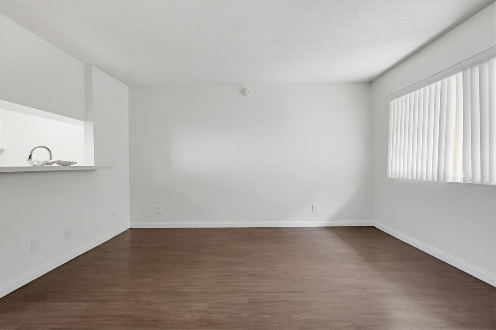 Hawthorne Apartment: 4829 W. 120th Street