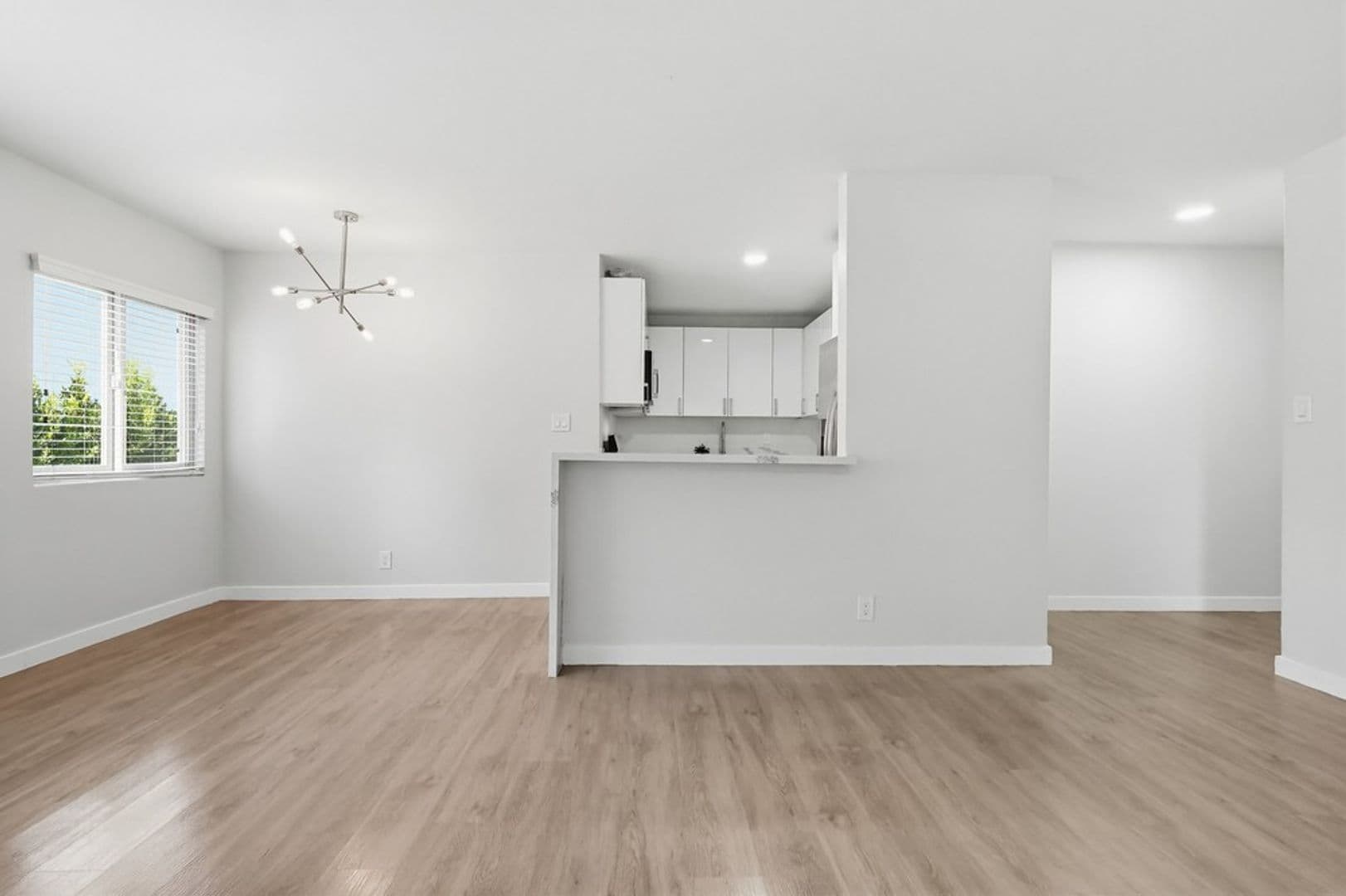 Sherman Oaks Apartment: 4957 Kester Avenue