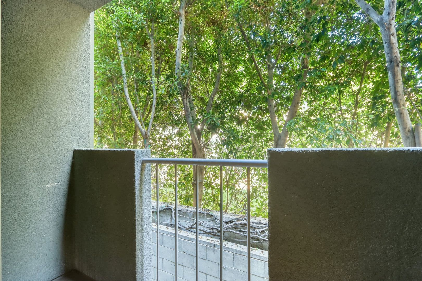 Los Angeles Apartment: 810 Crenshaw Blvd