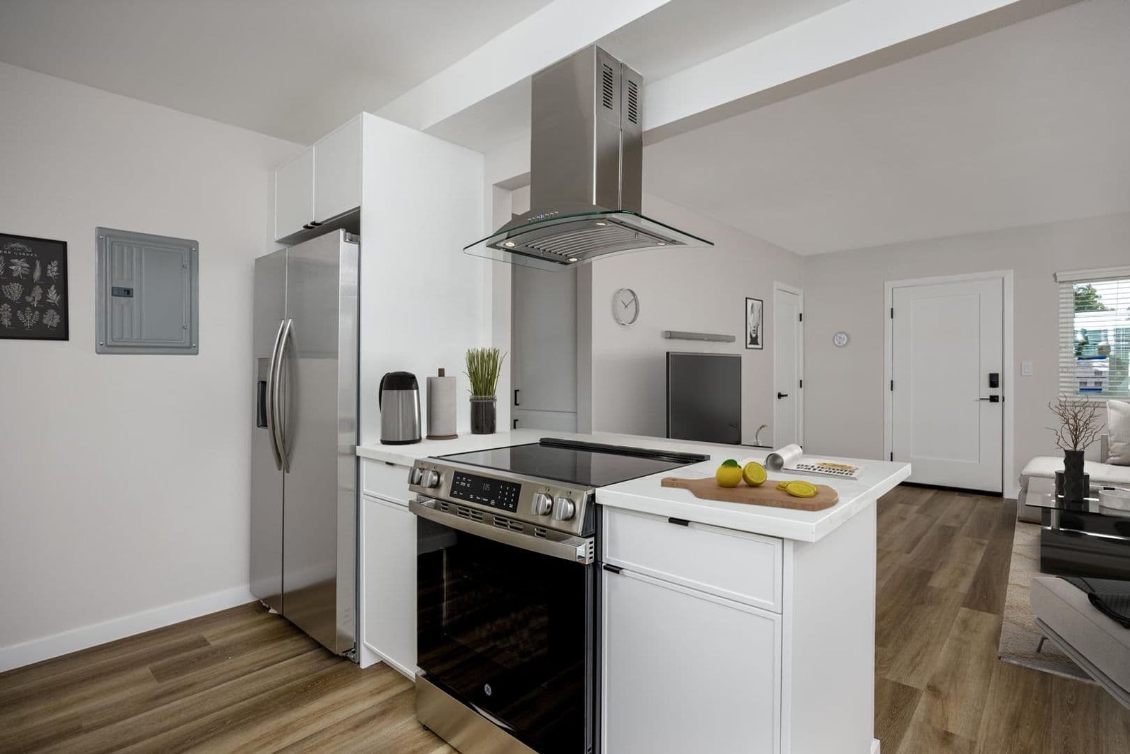 Redondo Beach Apartment: 1305 Amethyst Street