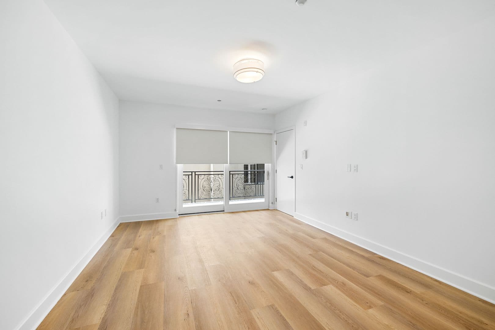 West Hollywood Apartment: 8833 Cynthia Street