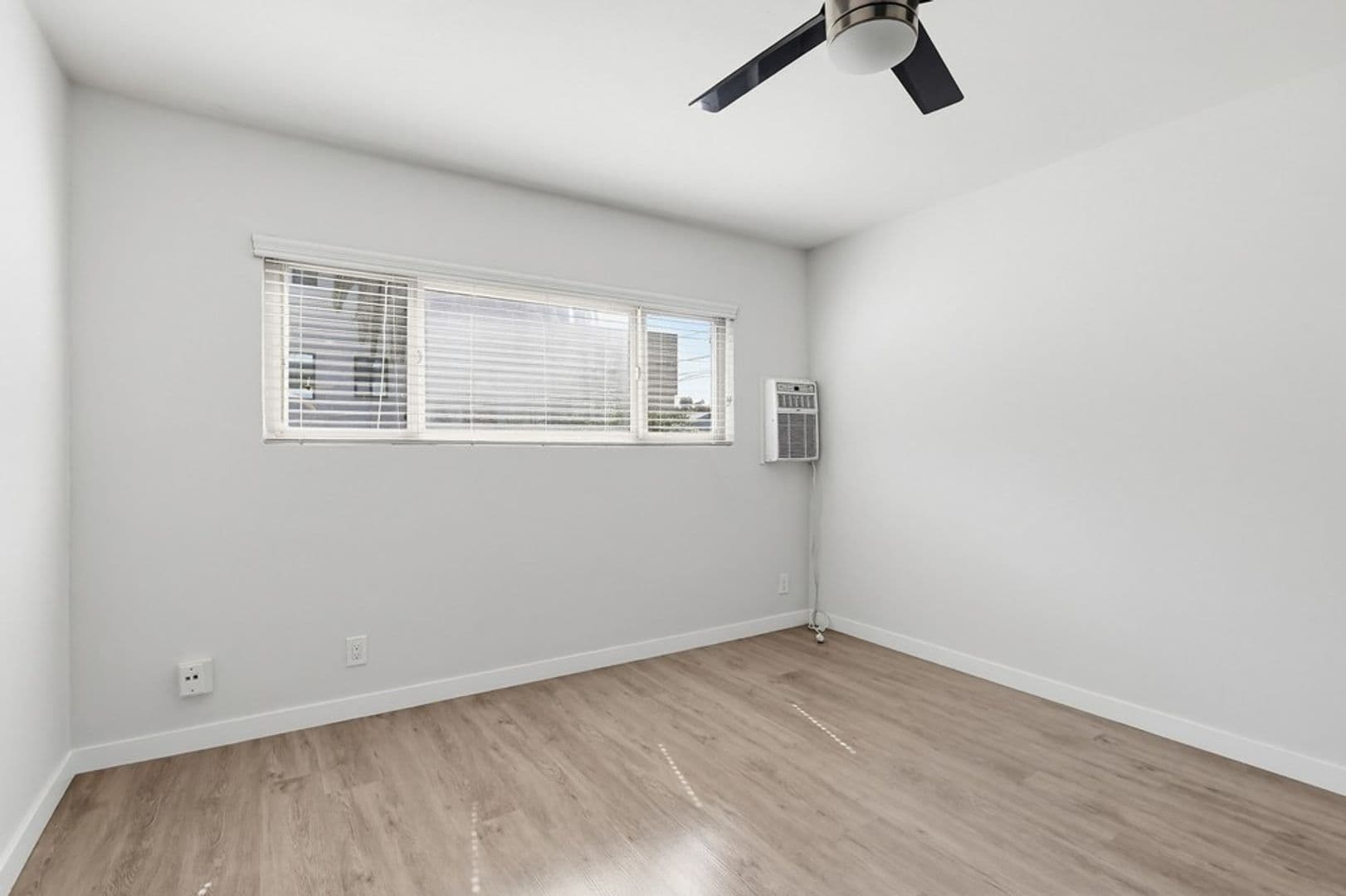 Sherman Oaks Apartment: 4957 Kester Avenue