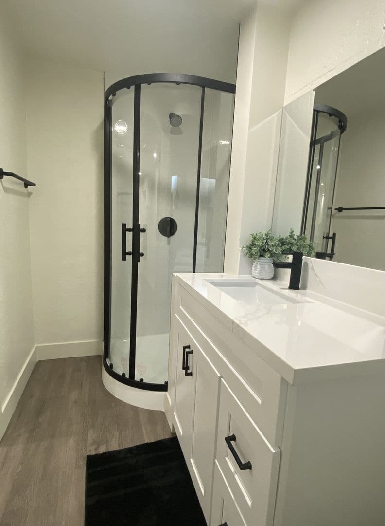 Hawthorne Apartment: 4829 W. 120th Street