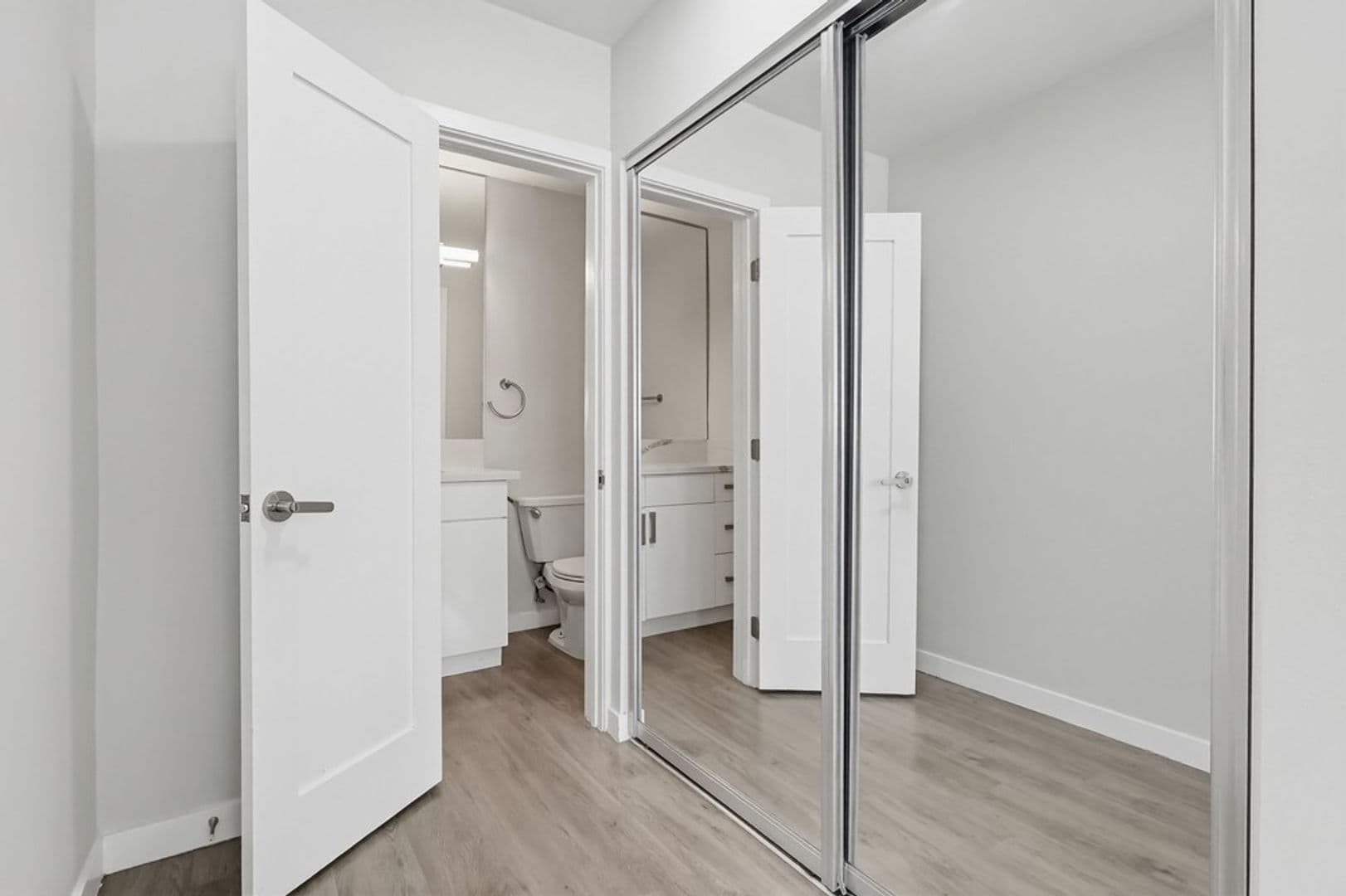 Sherman Oaks Apartment: 4957 Kester Avenue
