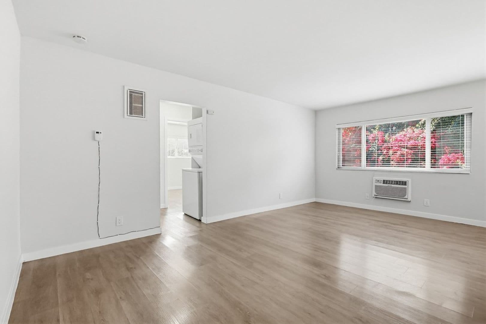 Sherman Oaks Apartment: 4957 Kester Avenue