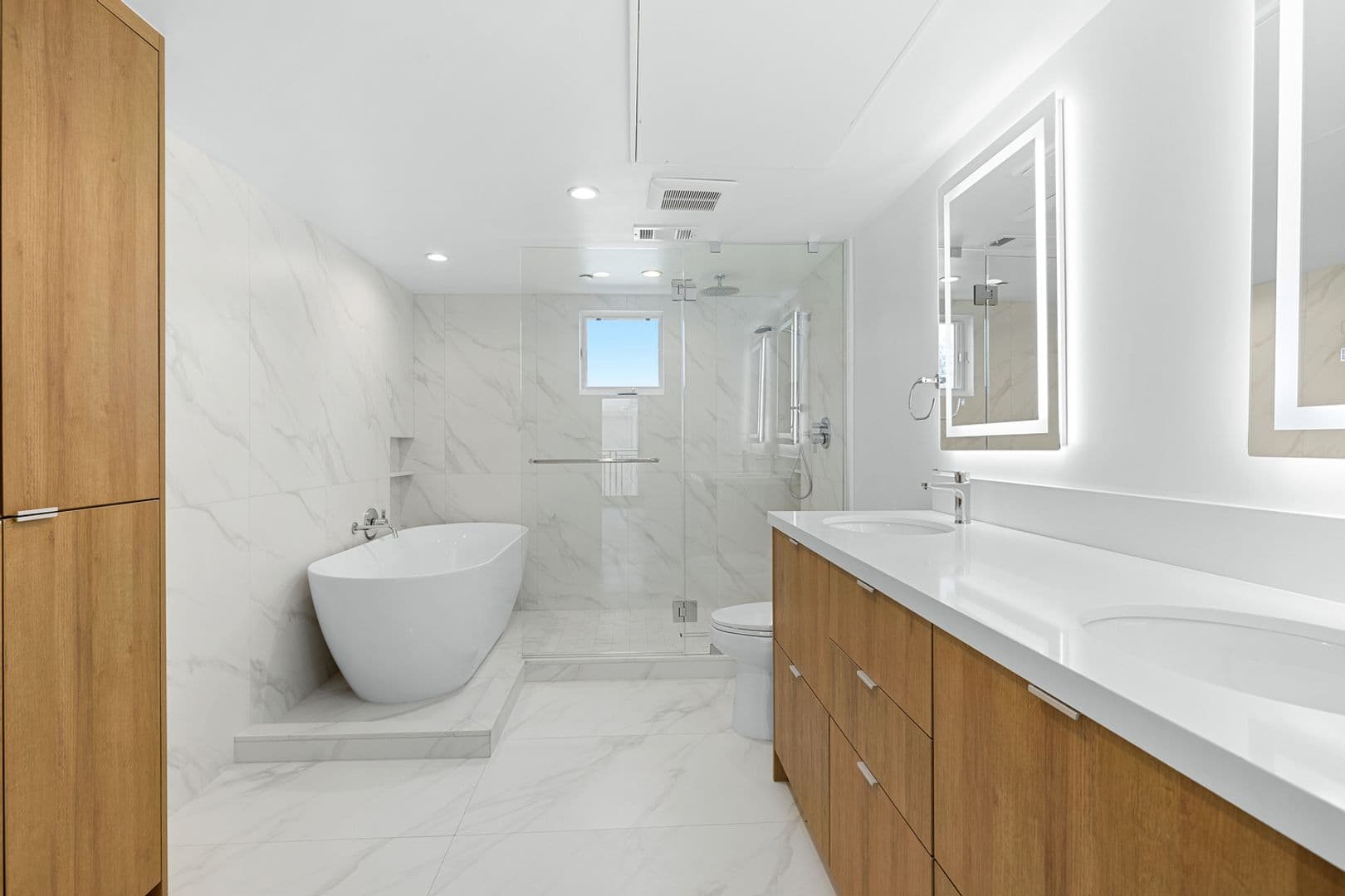 West Hollywood Apartment: 8833 Cynthia Street